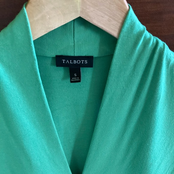 Talbots sophisticated sleeveless V-neck top. - Picture 2 of 5
